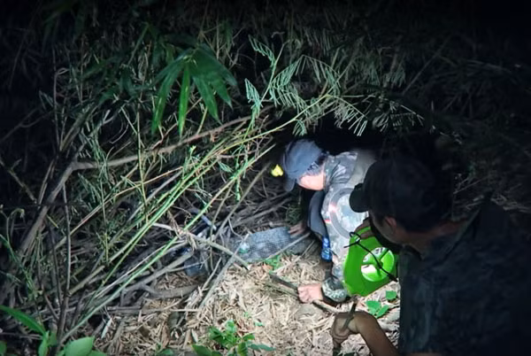 Mua lu o An Giang: On lanh dem di san ran nuoc tran dong