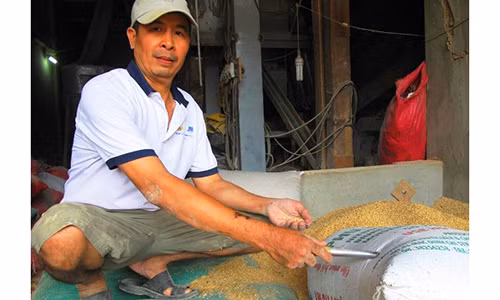 Ông Lê Quang Thắng tại khu vực phát hiện ra vàng.