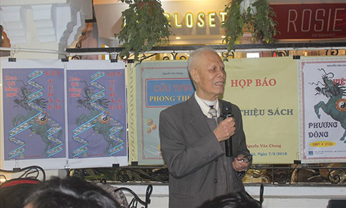 Ông Nguyễn Văn Chung trong ngày ra mắt sách.