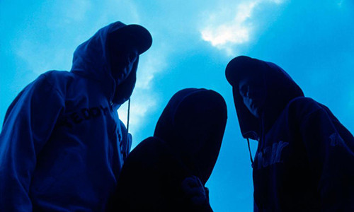 Các băng đảng ép những cô gái trẻ, trong đó có cả những em chỉ mới 12 tuổi, phục vụ nhiều thành viên nam trong một đêm. Ảnh: Alamy.