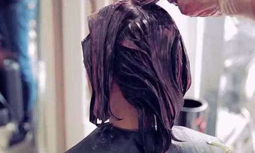 Dau long nguoi phu nu mac ung thu do nhuom toc