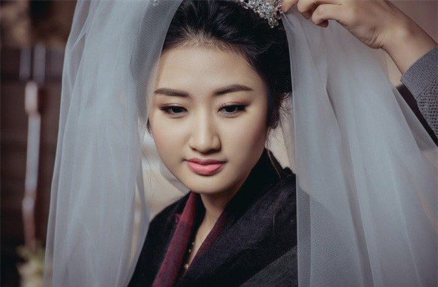 Hoa hau Thu Ngan lo so mat chong dai gia hon 19 tuoi