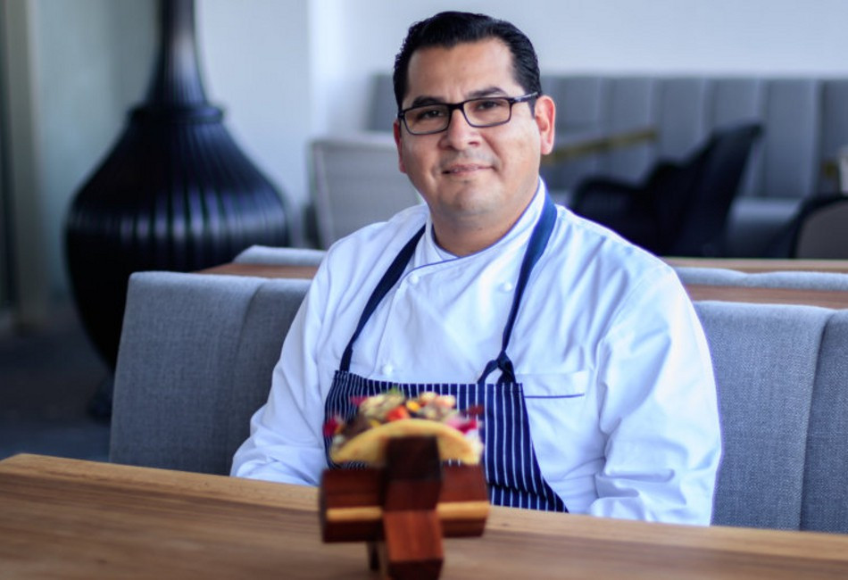 Người đàn ông làm nên chiếc bánh taco này là đầu bếp Juan Licerio, ông đã phục vụ trong ngành nấu ăn chuyên nghiệp hơn 20 năm.