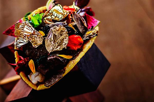 Chiếc bánh Taco 25.000 đô này được phục vụ tại khu nghỉ mát Grand Velas Los Cabos.
