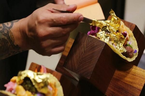 Khu nghỉ mát Grand Velas Los Cabos độc quyền cung cấp món bánh taco trị giá tới 25.000 đô này.
