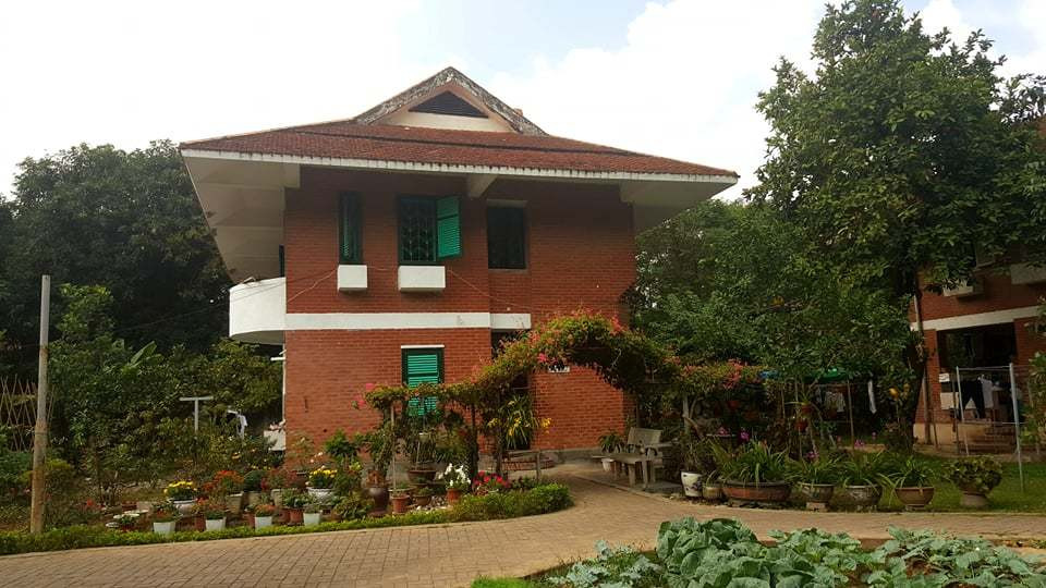 Nguoi me don than nuoi 7 con trong can nha dac biet giua long HN