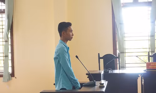 Bị cáo Trần Văn Mừng tại tòa - Ảnh: LAN NGỌC