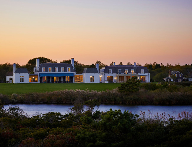 Ngôi nhà được xây dựng vào năm 1960, và nhiều chi tiết kiến trúc ban đầu của nó vẫn được duy trì đến ngày nay.