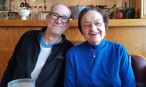 Vo chong gia nhan tan bi kich vi dua con 50 tuoi hu hong