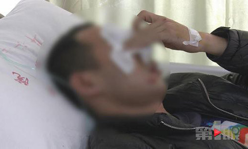 Chỉ vì mâu thuẫn nhỏ mà xung đột đã xảy ra, chú rể bị người nhà gái xông vào đấm túi bụi.