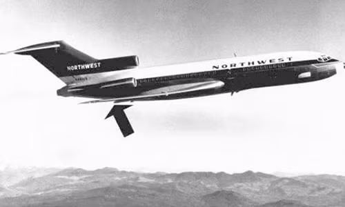 Vu cuop may bay nua the ky chua loi giai