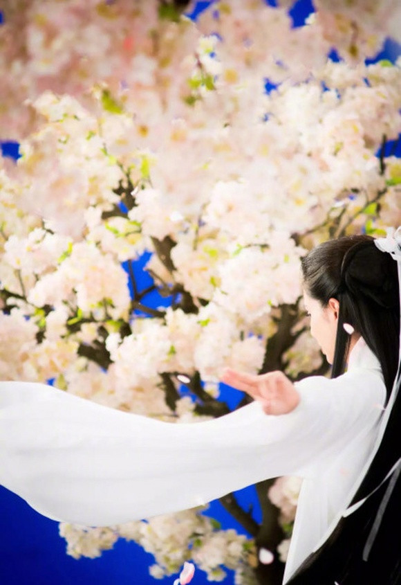 Mặc dù 23 năm đã trôi qua nhưng không thể phủ nhận Lý Nhược Đồng vẫn đẹp và tươi trẻ không khác với ngày xưa là mấy. Không ít cư dân mạng cho rằng cô là người đóng vai “Tiểu Long Nữ” thành công nhất từ trước cho đến nay.