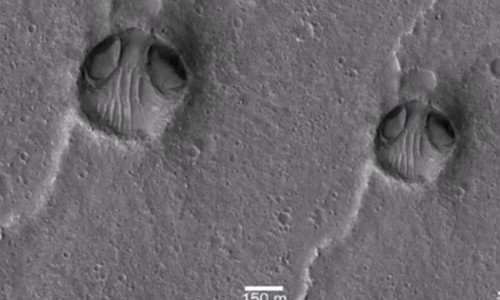 Cấu trúc đá giống khuôn mặt người ngoài hành tinh trên bề mặt sao Hỏa.