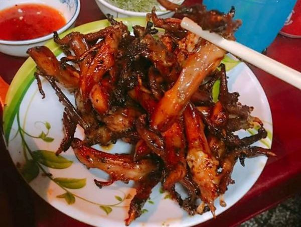 Lưỡi vịt được nhiều người săn mua về ăn.