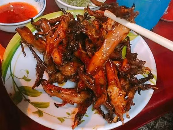 Lưỡi vịt được nhiều người săn mua về ăn.