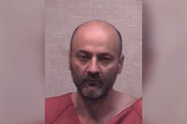 Gilbert Collman II, 41 tuổi, đang phải đối mặt với một loạt cáo buộc, bao gồm bỏ bê dẫn đến cái chết của người phụ thuộc và sở hữu ma túy đá.