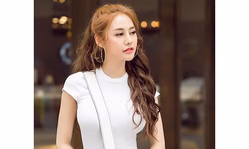 Linh Chi hiện tại tập trung vào việc kinh doanh và đây cũng là nguồn thu nhập chính của cô.