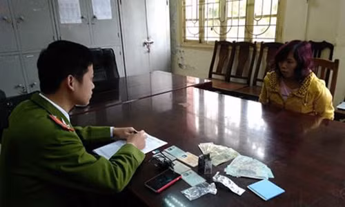 Thắng tại cơ quan điều tra.