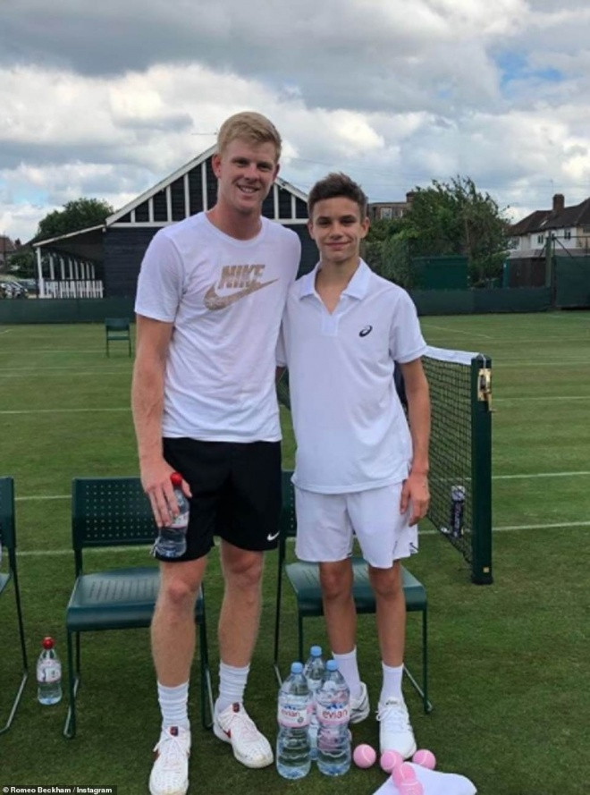 Việc xây dựng sân tennis dành riêng cho Romeo nằm trong kế hoạch cải tạo mở rộng khu sân vườn của vợ chồng David và Victoria. Họ muốn biến nơi đây trở thành nơi nghỉ dưỡng thần kỳ ở vùng ngoại thành. Cựu cầu thủ nổi tiếng thế giới cùng vợ có dự định xây 1 bể bơi tự nhiên, vườn cây ăn trái và bãi cỏ rộng.