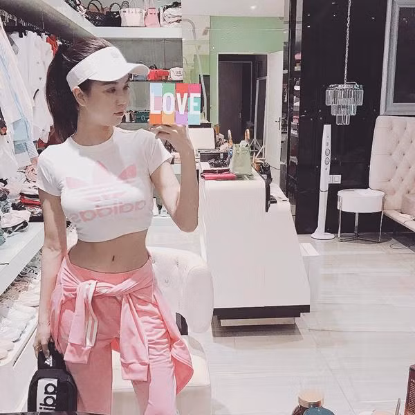 Cô thay đổi giường ngủ liên tục.