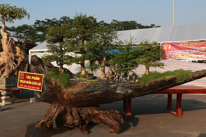 Một tác phẩm khác có cách thiết kế tương tự mang tên "Thuận buồm xuôi gió" cũng có giá tới nửa tỷ đồng.