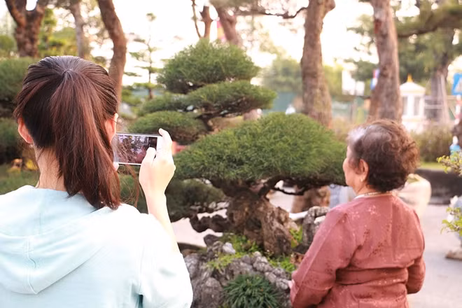 Theo dự kiến hội chợ còn kéo dài đến ngày 12-11.