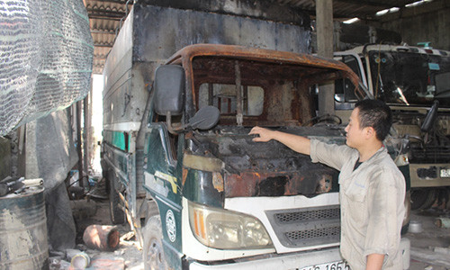 Đây không phải lần thứ nhất gia đình anh Mạnh bị đốt xe ôtô.