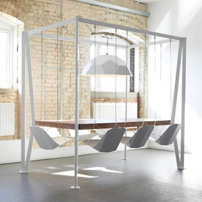 Hàng ghế ngồi dây treo đưa bạn về tuổi thơ.