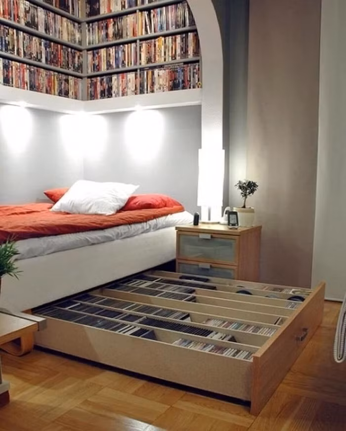 Bày giá sách như này vừa có hẳn một thư viện trong nhà, vừa tiết kiệm không gian.