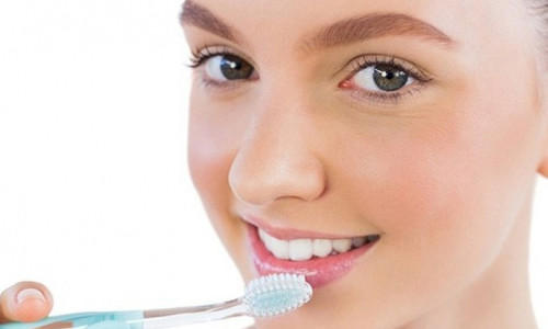 Giống như làn da, môi cũng cần chăm sóc hàng ngày - Ảnh: Internet