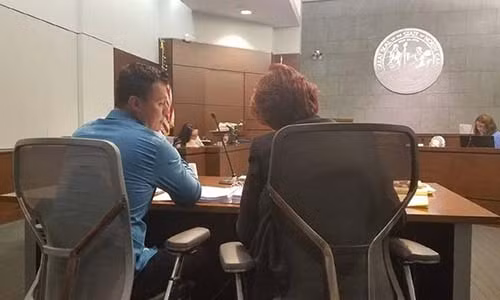 Ngoai tinh, bi buoc boi thuong 204 ti dong