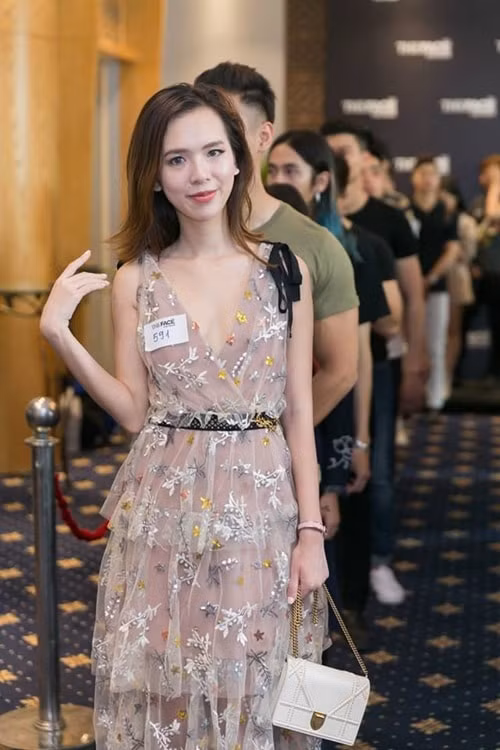 Phương Uyên tên đầy đủ là Lê Ngọc Phương Uyên. Cô đến casting The Face với một "cây" đồ hiệu.