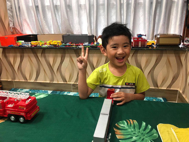 Con trai út của Trương Đan Huy khá tinh nghịch. Sau khi chuyển sang kinh doanh, Trương Đan Huy cảm thấy con đường lâu dài sẽ ổn định hơn. Về việc đánh mất sự nghiệp ca hát trải đầy hoa hồng, nam ca sĩ không cảm thấy buồn mà quan niệm: “Tôi nghĩ khi bản thân bước qua sườn dốc sự nghiệp thì sẽ dừng lại, đó là quy luật, tôi không thể làm khác được”.