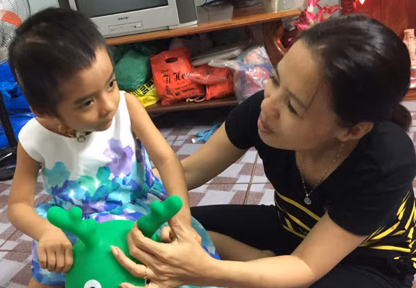 Cùng bà ngoại Nguyễn Thị Thu Hương.