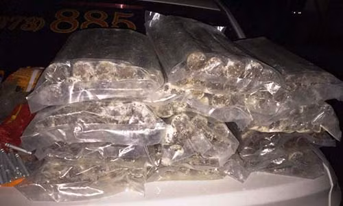 Số lượng lớn thuốc nổ phát hiện trên xe taxi của hãng Lam Sơn.