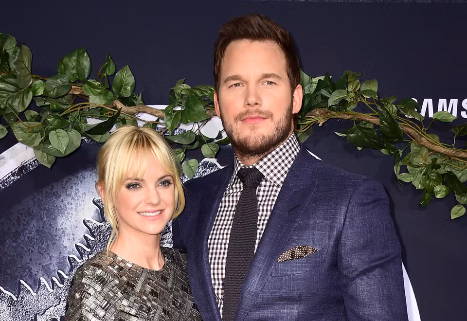 8. Chris Pratt và Anna Faris: Chung sống với nhau hơn 8 năm và có chung con trai Jack Pratt, thế nhưng vào tháng 8/2017 cặp đôi đã xác nhận "đường ai nấy đi". Vốn được xem là cặp đôi đẹp của làng điện ảnh, quyết định của tài tử phim Vệ binh dải ngân hà và nữ diễn viên phim Mom khiến nhiều fan khó chấp nhận, nhiều chia sẻ trên mạng xã hội muốn họ tái hợp.