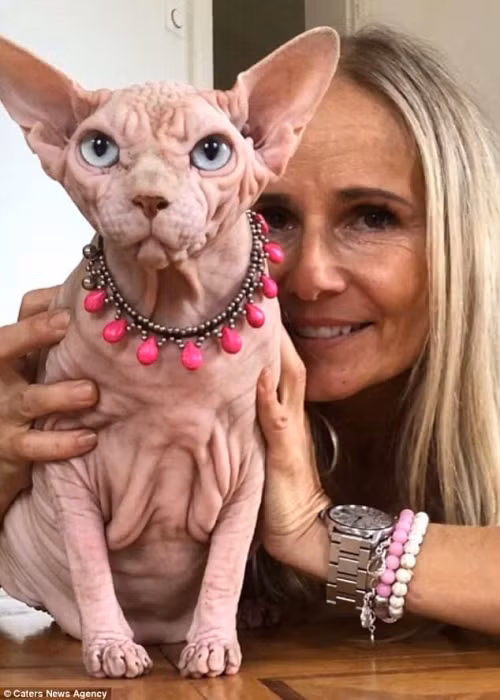 Xherdan và cô chủ Sandra.