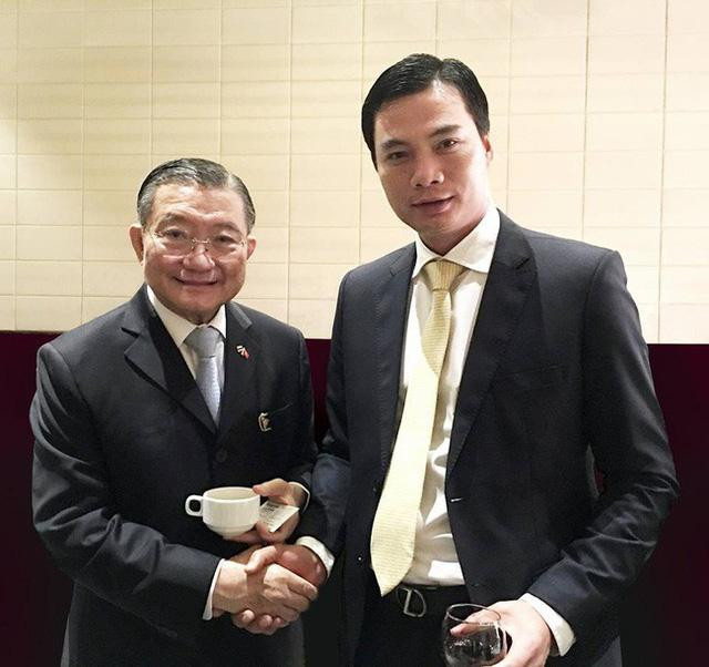 Lo gia the chong CEO dien trai, 