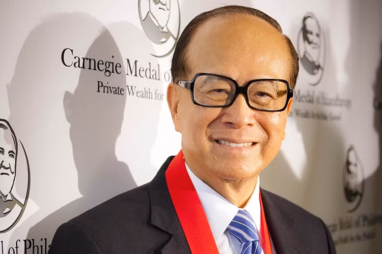 Tỷ phú Lý Gia Thành – người giàu nhất và có sức ảnh hưởng nhất tại Hong Kong.