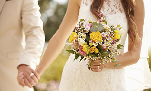 Vang deo triu co, con dau van muon me chong tang them tien mat