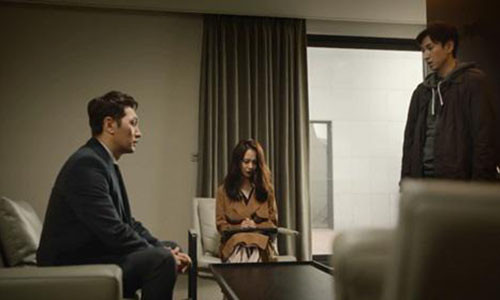 Ket hon voi 2 nguoi dan ong, 10 nam sau moi bi phat hien