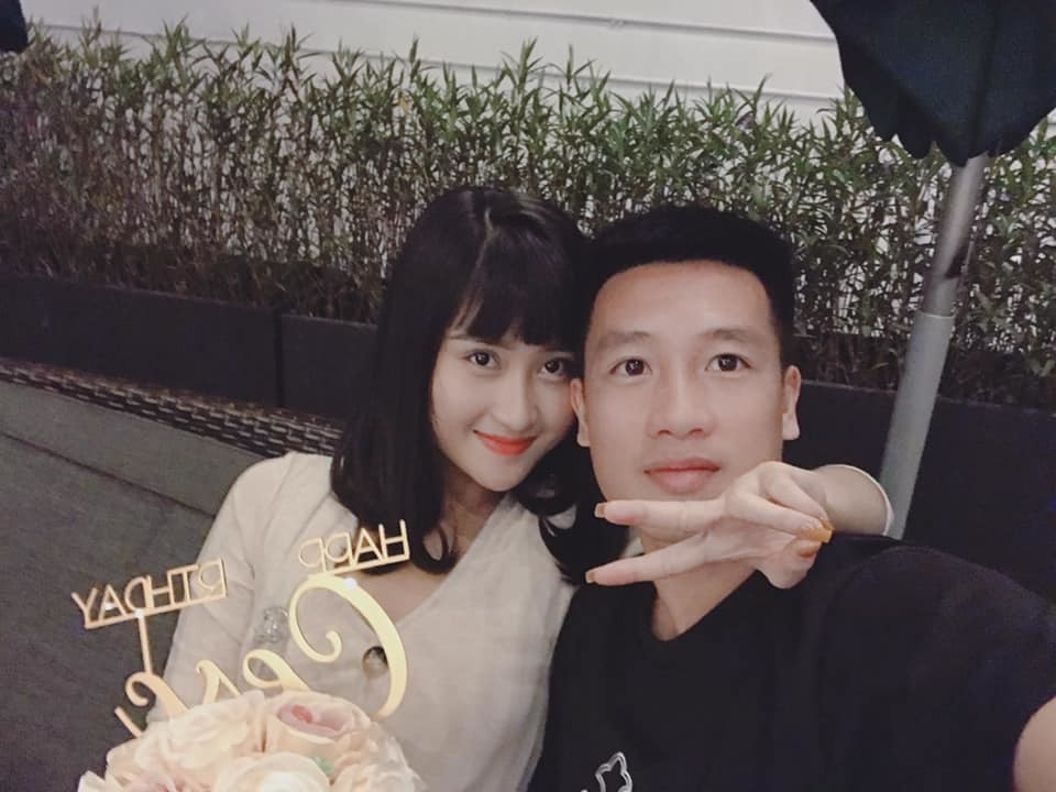 Chuyen tinh 'coc di tim trau' cua tien ve Huy Hung va hot girl-Hinh-2