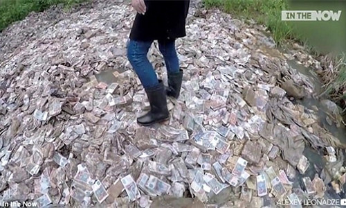 Núi tiền được các nhà thám hiểm Nga tìm được.