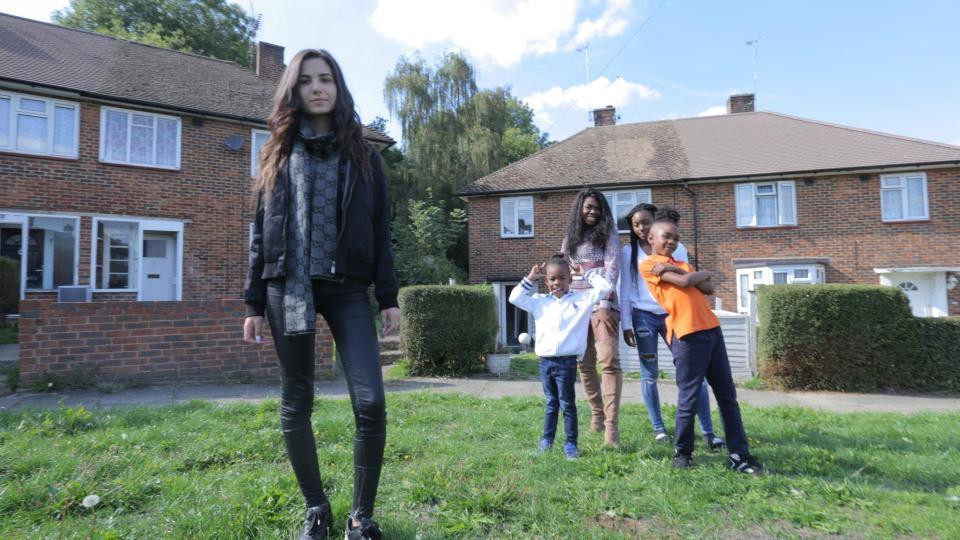 Sacha cùng gia đình Juanita.