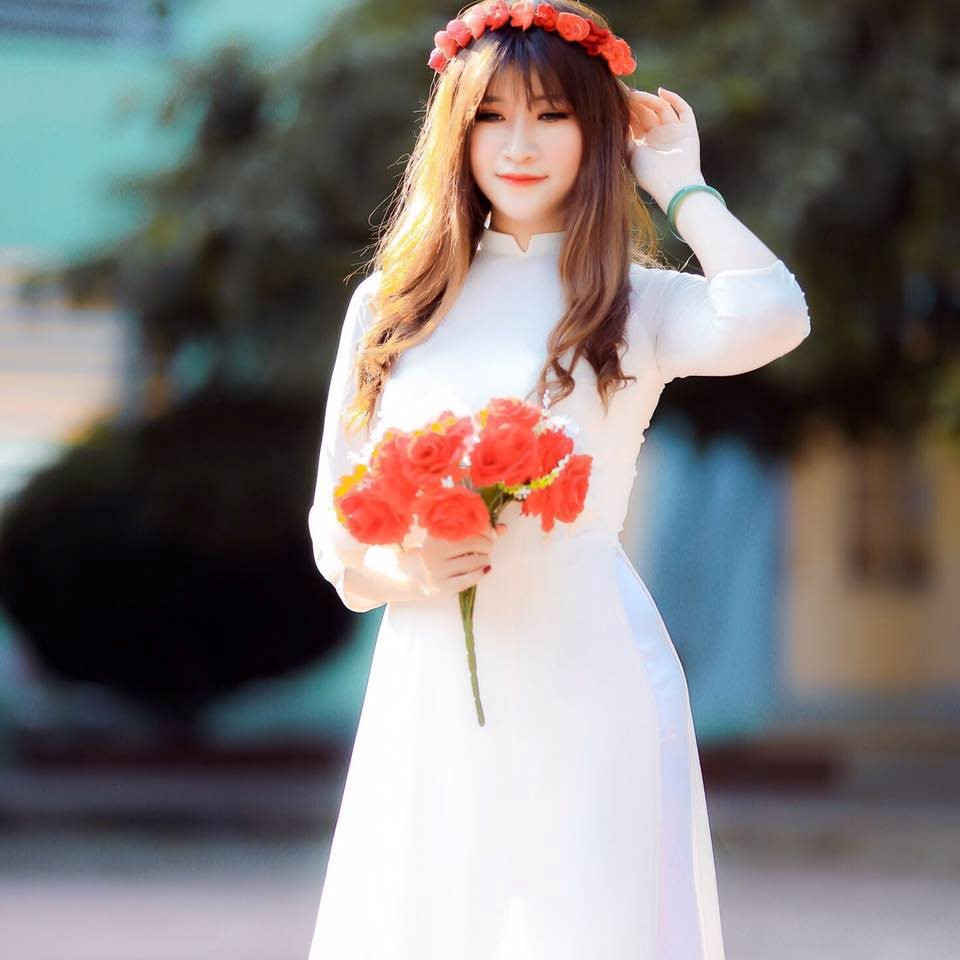 Chia sẻ về những phương pháp học môn Sử hiệu quả, Bảo Linh cho biết: 'Ngoài những kiến thức được học trong sách vở, em còn dành thời gian để đọc báo, xem phim tài liệu, tham khảo tài liệu Sử nâng cao. Đặc biệt là phải có sự yêu thích bộ môn này để hiểu Lịch sử chứ không phải là học thuộc lòng'. Cô nàng cũng đánh giá đề thi môn Lịch sử năm nay tuy khó nhưng khá hay và có đề cập đến những vấn đề nóng của đất nước.