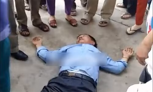 Thành liên tục ngất xỉu, sùi bọt mép khi bị phát hiện (Ảnh cắt từ video)