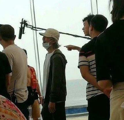 Những diễn viên cùng tuổi với Châu Tinh Trì hiện tại như Lương Triều Vỹ vẫn khỏe mạnh, phong độ.