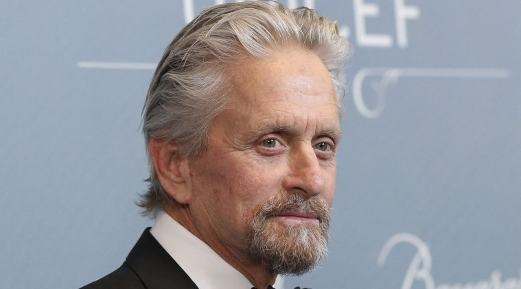 Michael Douglas: Tháng 8/2010, Michael Douglas tiết lộ ông mắc ung thư giai đoạn 4. Khi đó, ông nói dối người hâm mộ rằng đó là căn bệnh ung thư vòm họng. Thực tế, Douglas bị ung thư lưỡi, chứng ung thư có tỷ lệ sống sót thấp hơn ung thư vòm họng.