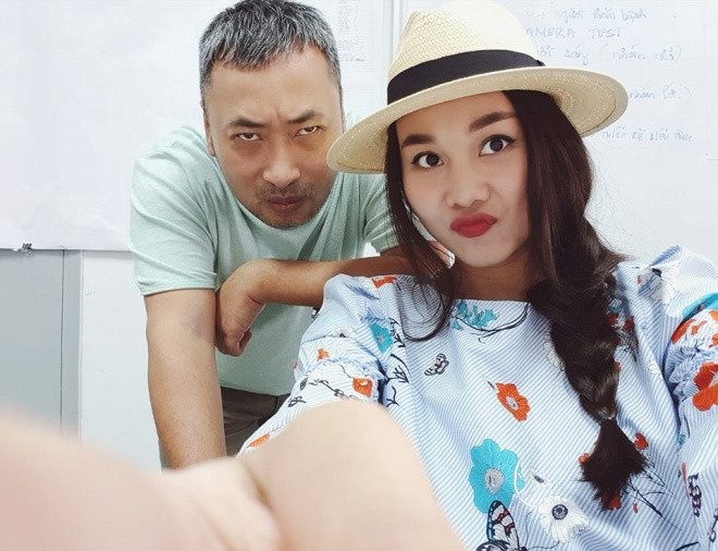 Có thể thấy, Thanh Hằng hiện tại ở tuổi 35 vô cùng nổi tiếng, xinh đẹp và sành điệu. Thế nhưng, "người tình tin đồn" một thời của siêu mẫu này giờ đây tóc và râu đã bạc dù mới 39 tuổi khiến nhiều người ngạc nhiên.