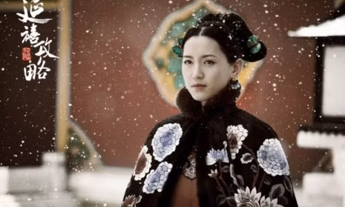 Nhĩ Tình trong Diên Hi công lược ban đầu là tâm phúc của Phú Sát Hoàng hậu.